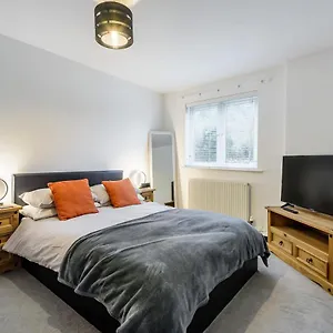 Stylish 2 Bedroom Apartment, Exeter, Parking On Site Holiday home Exeter