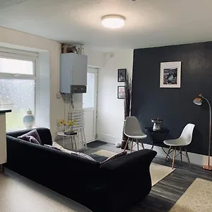 40 Carlton Tce F1 Apartment Swansea