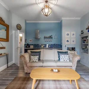 Snug Apartment